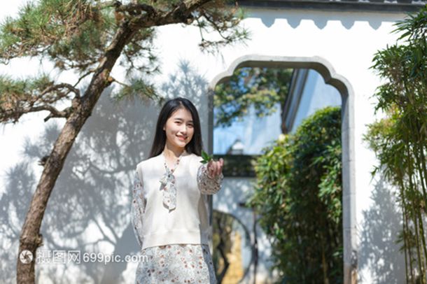 ���չ��̴�ѧ��ǰ;��