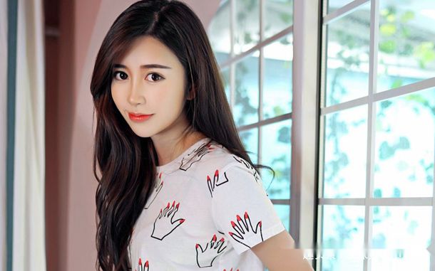 һֱ���ϰ���ʲô�о�����һ��СŮ���Ĺ��£�