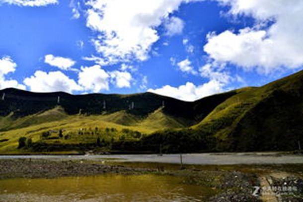 ����Ů����������̨��¶���飬��֪�������⻹�ǹ����