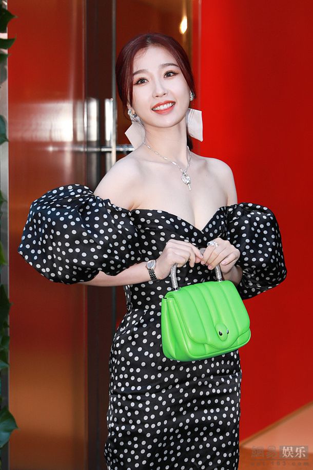 ���Թ������ߣ��Թ�����Ϊ����£��������۲�����˹