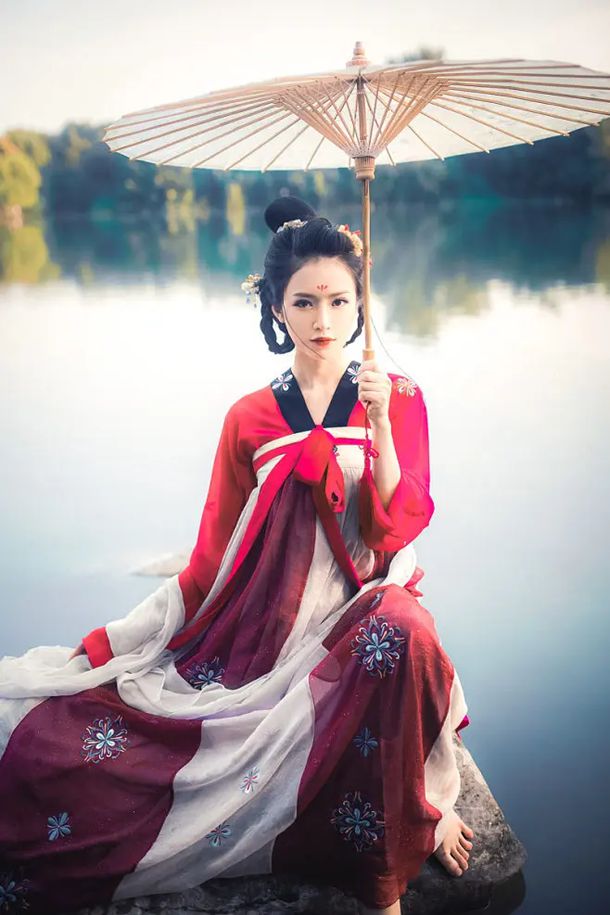 ԭ����Ů�������������գ�������������ɮ34�꣬2�λ�������Ů������